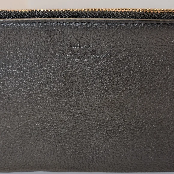 Coach Black Leather Wristlet with Double Gold Zipper - GUC - Picture 4 of 13
